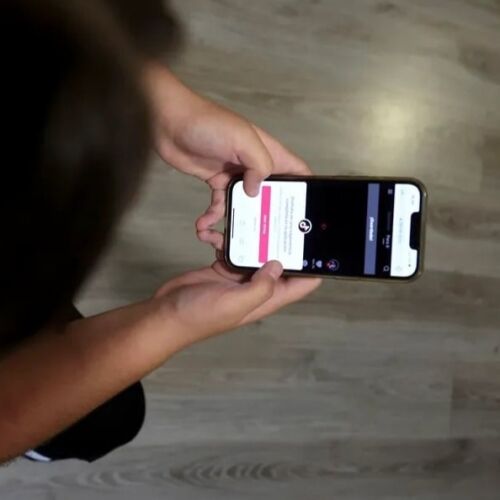 Cada vez más países prohíben el celular en la escuela, con buen resultado, según Unesco