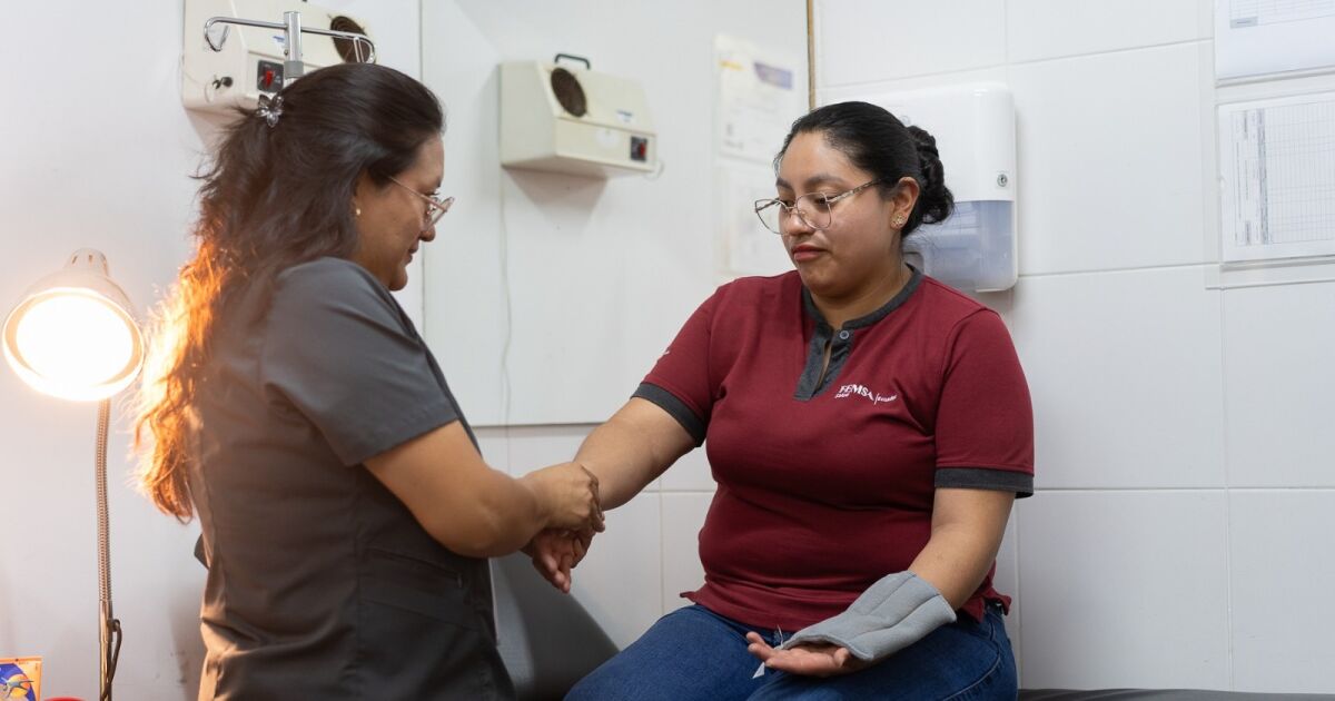 Salud y trabajo: afecciones silenciosas afectan el rendimiento laboral en Ecuador