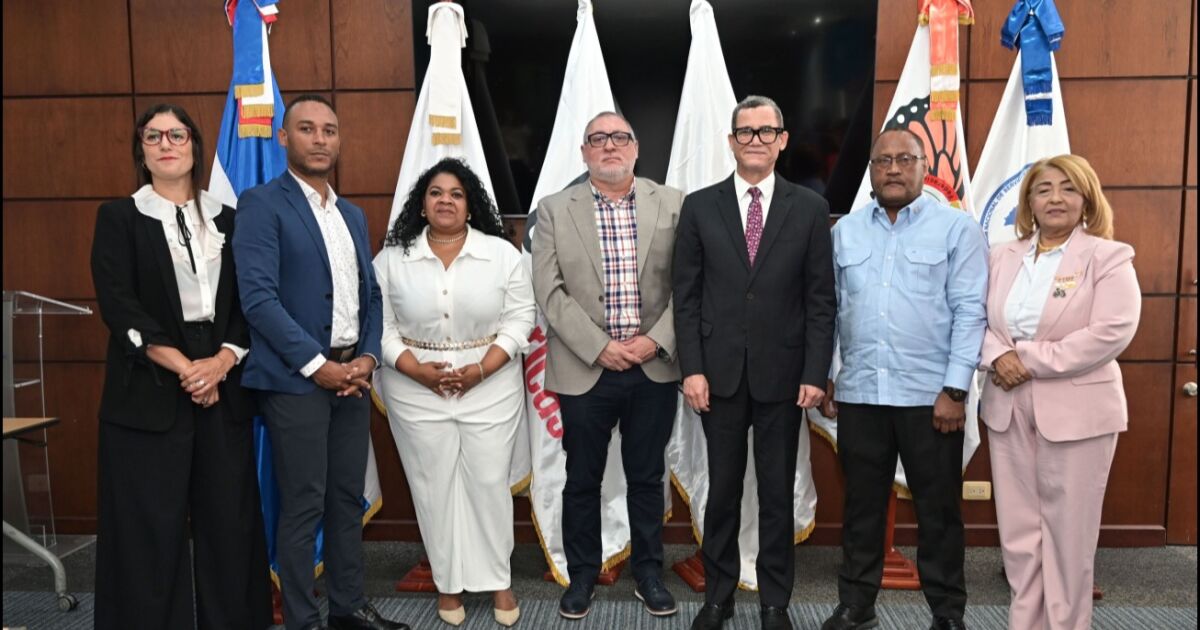 Firman memorándum por los derechos laborales en República Dominicana