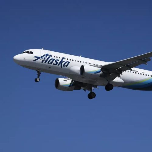 Por 1.900 millones de dólares Alaska Airlines acuerda adquirir Hawaiian Airlines