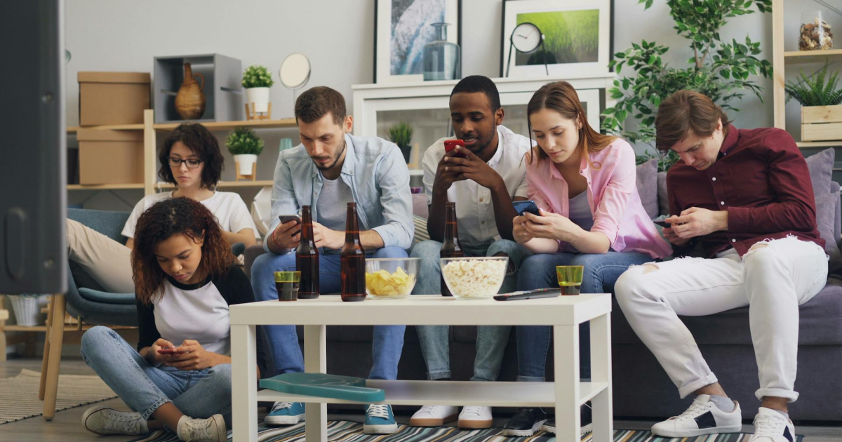 Cómo chatean los latinos: cuáles son sus apps favoritas y cómo esto influye en las marcas