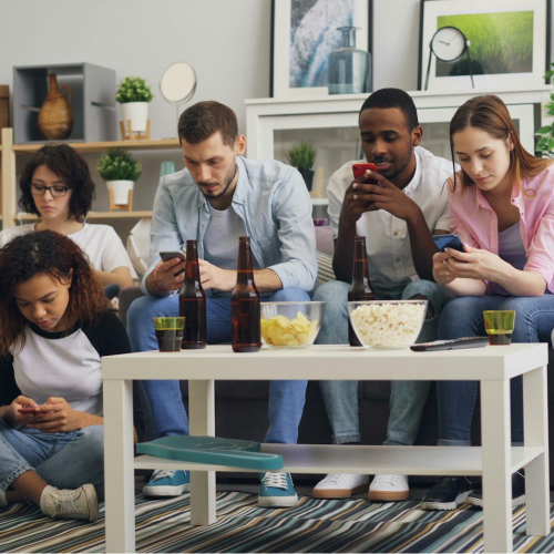 Cómo chatean los latinos: cuáles son sus apps favoritas y cómo esto influye en las marcas