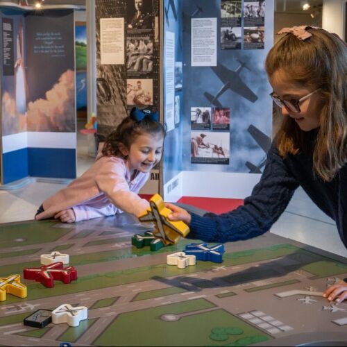 'AIM HIGH' da vida a la historia de los aviadores de Tuskegee en el Museo Infantil de Atlanta
