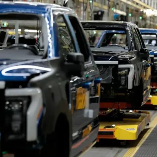 Los vehículos eléctricos se ganaron a los primeros usuarios, pero los compradores convencionales aún no están listos para el viaje